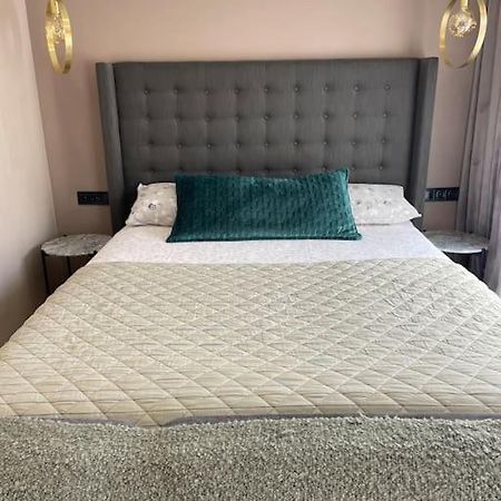 Piso De Dos Dormitorios Con Reforma De Diseno Сан-Фелиу-де-Гишольс Экстерьер фото