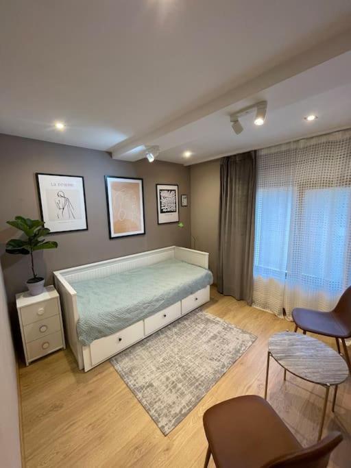 Piso De Dos Dormitorios Con Reforma De Diseno Сан-Фелиу-де-Гишольс Экстерьер фото
